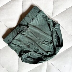 Kate Quinn • Bloomer